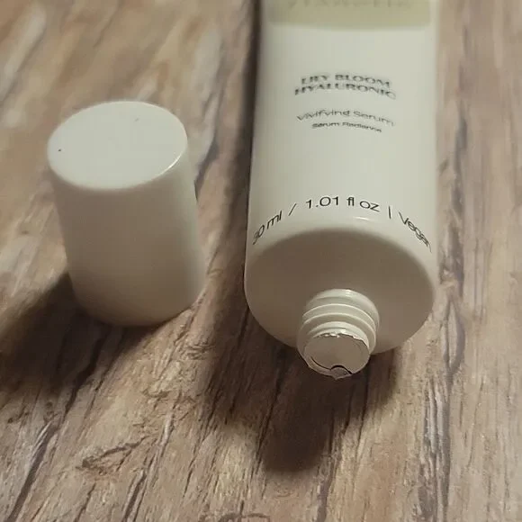 Flanerie Lily Bloom Hyaluronic Vivifying Serum - Picture 4 of 4